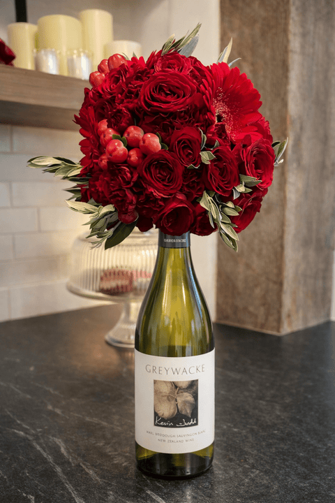 Greywacke Sauvignon Blanc 2024 (750ml) Artisan Floral - Neck Gift Bottle - White WineBenchmark Wines