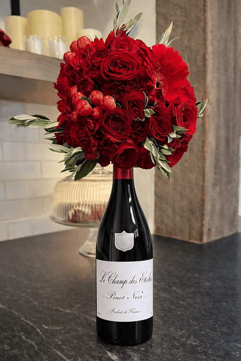 Le Champ des Étoiles Pinot Noir 2022 (750ml) Artisan Floral - Neck Gift Bottle - Red WineBenchmark Wines